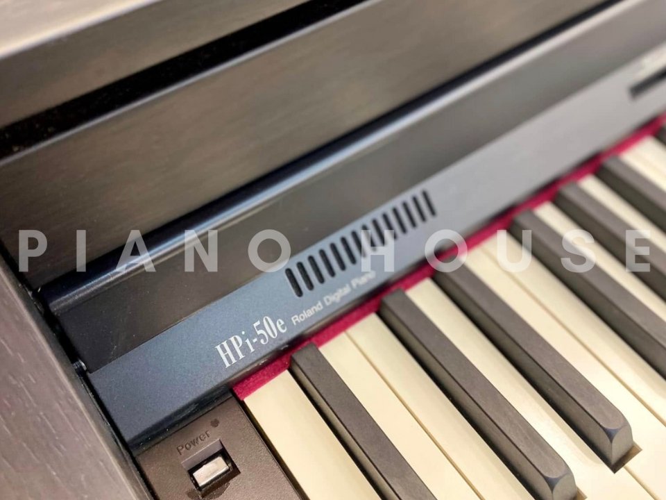 Cận cảnh ROLAND HPi-50e RW tại Piano House